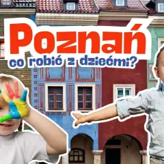 Radosne dzieci malują rękami tęczę na tle kolorowych kamieniczek. Poznań z dziećmi to świetna zabawa!
