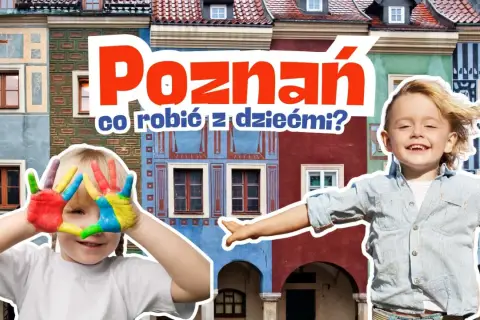 Radosne dzieci malują rękami tęczę na tle kolorowych kamieniczek. Poznań z dziećmi to świetna zabawa!
