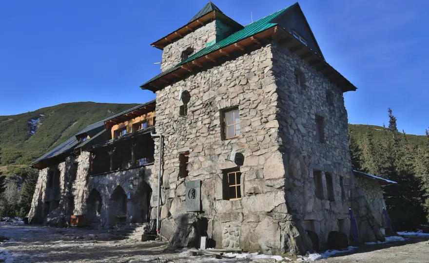 Schroniska w Tatrach - Jak wybrać najlepsze? Poradnik PTTK