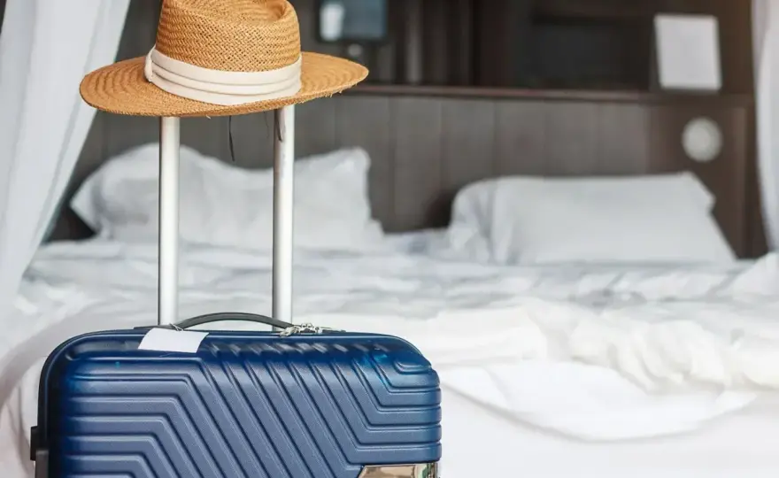 Co zabrać z hotelu, a co zostawić? Uniknij dopłat!