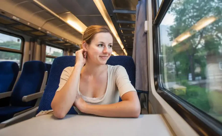 Wycieczki kolejowe po Polsce - jak planować bez stresu?