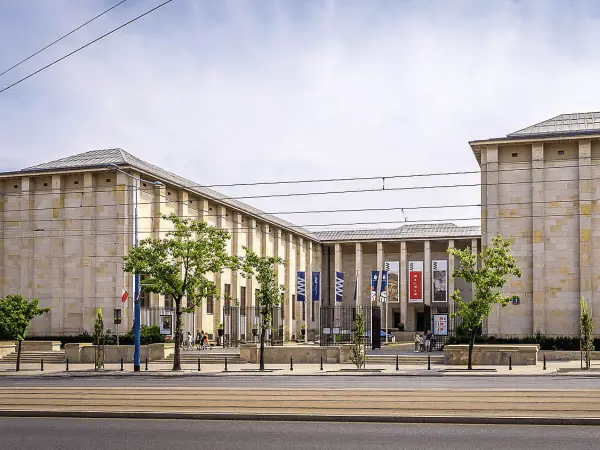 Muzeum Narodowe w Warszawie – świetne miejsce, by dowiedzieć się, co można robić w Warszawie, podziwiać sztukę i kulturę.