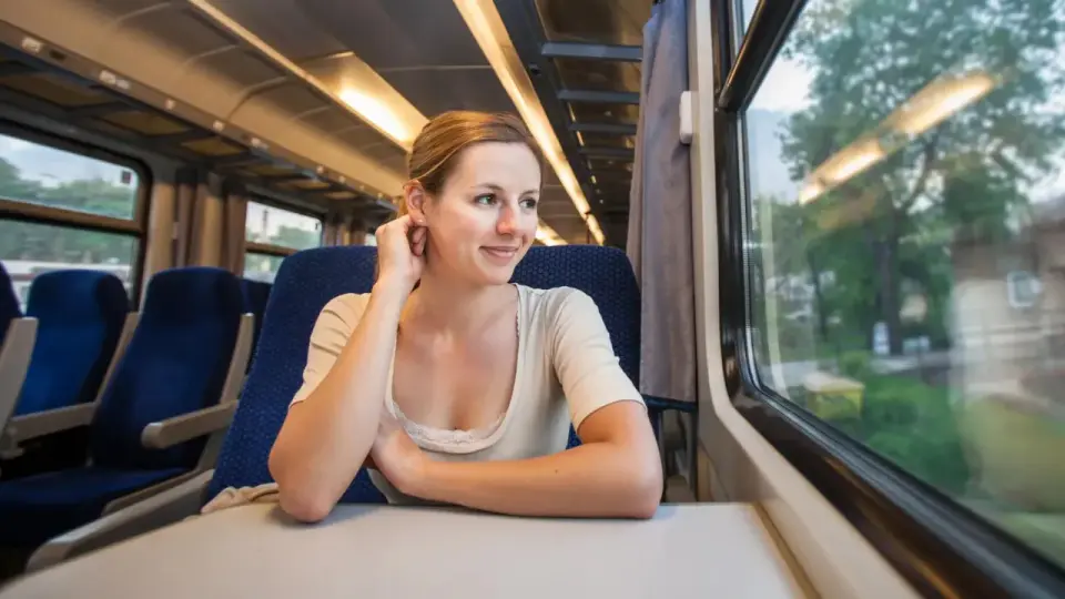 Wycieczki kolejowe po Polsce - jak planować bez stresu?